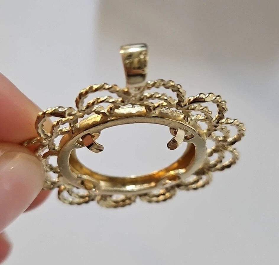9ct Yellow Gold Half Sovereign Coin Mount Pendant