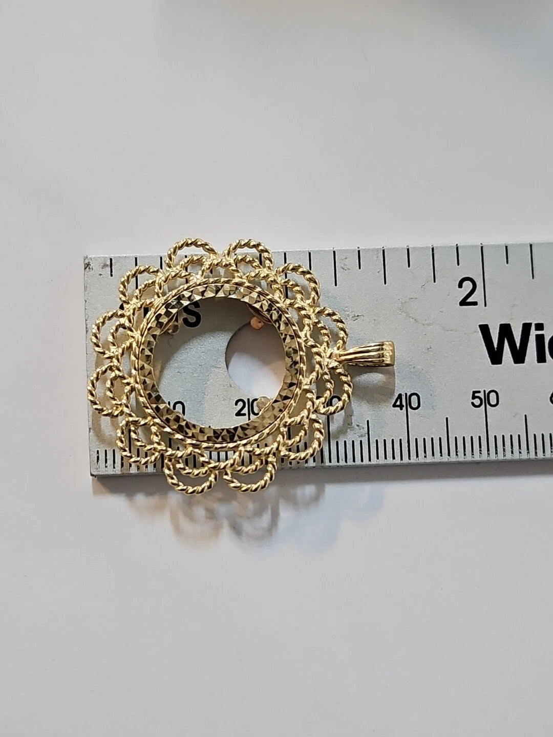 9ct Yellow Gold Half Sovereign Coin Mount Pendant