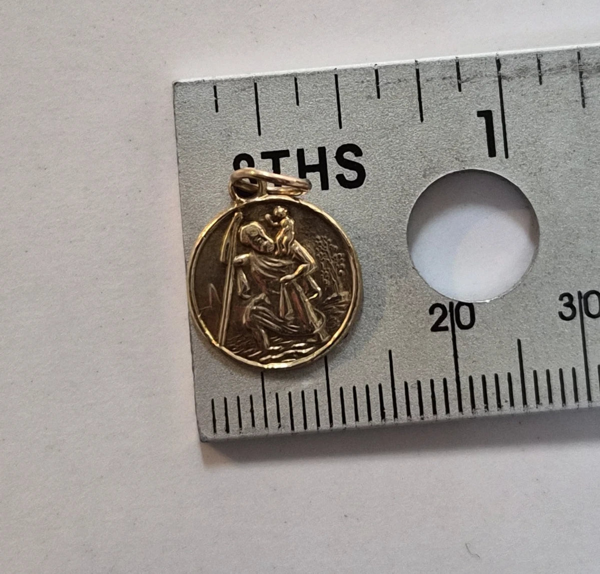 9ct Yellow Gold Round St Christopher Pendant