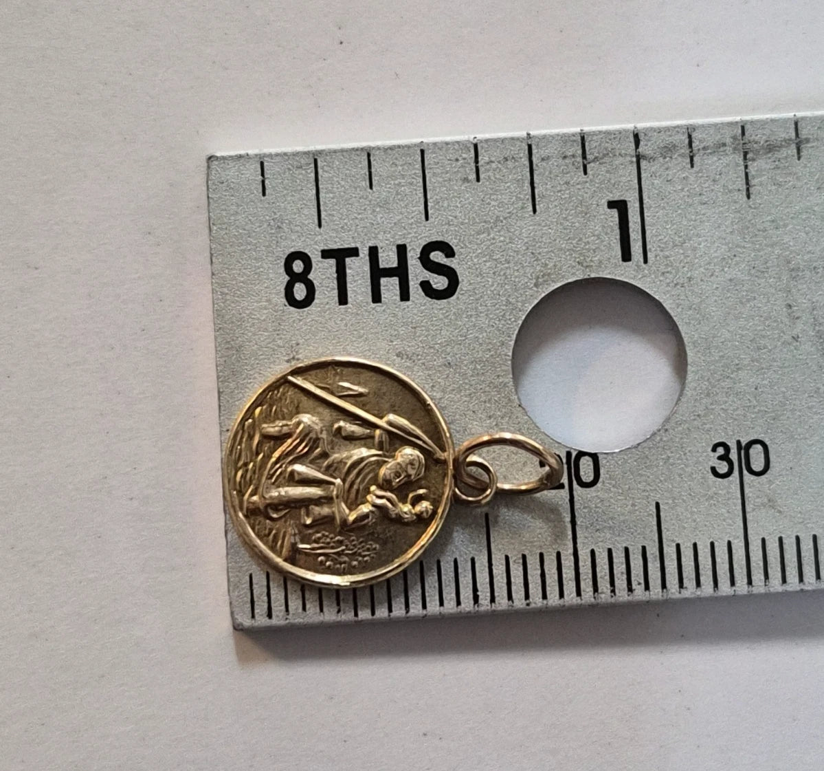 9ct Yellow Gold Round St Christopher Pendant
