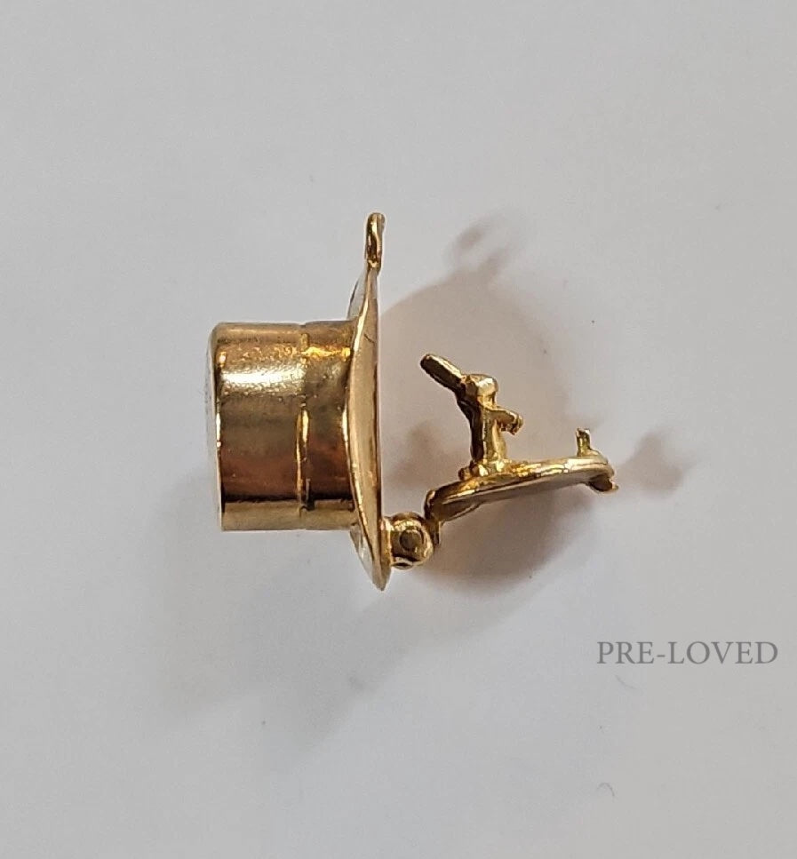9ct Yellow Gold Rabbit in Hat Opening Charm