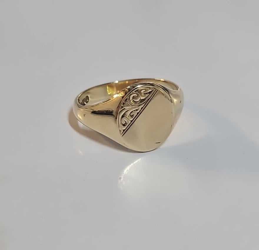 9ct Yellow Gold Patterned And Plain Oval Signet Ring, Size V