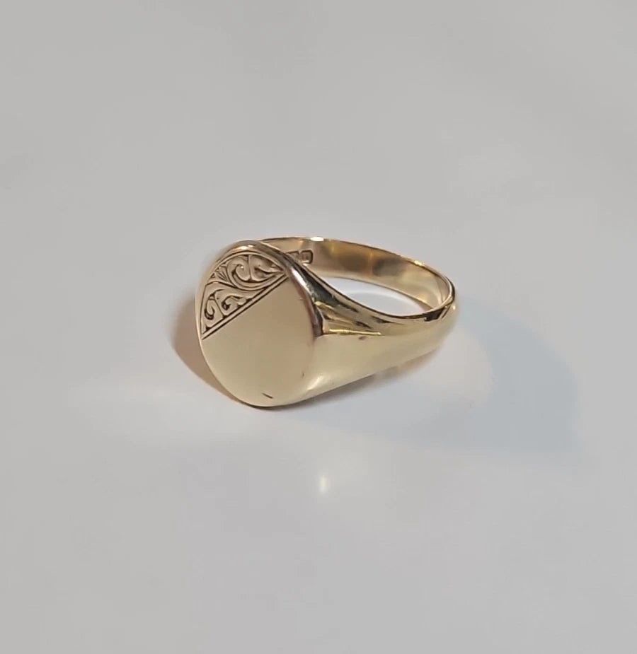 9ct Yellow Gold Patterned And Plain Oval Signet Ring, Size V