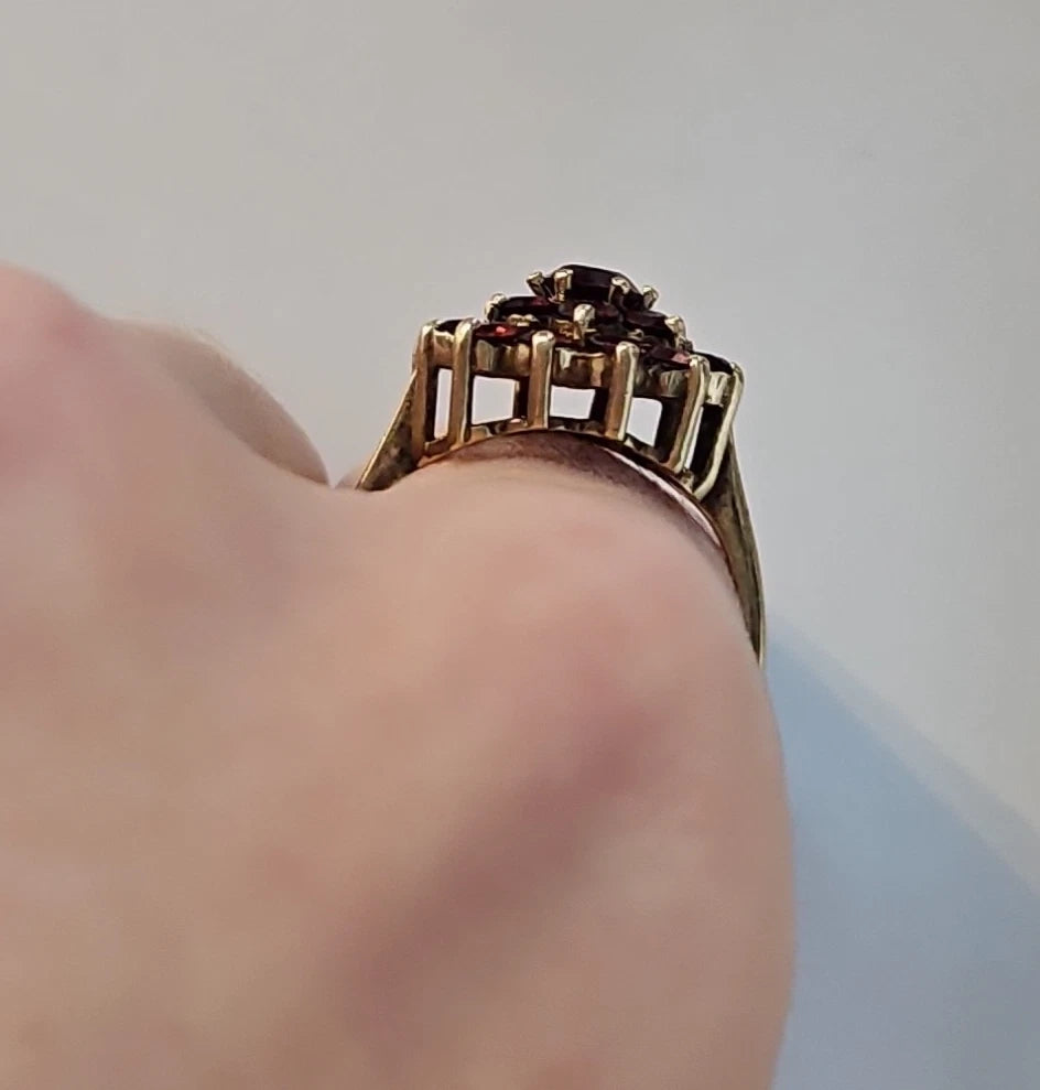 9ct Yellow Gold Garnet Cluster Ring, Size P