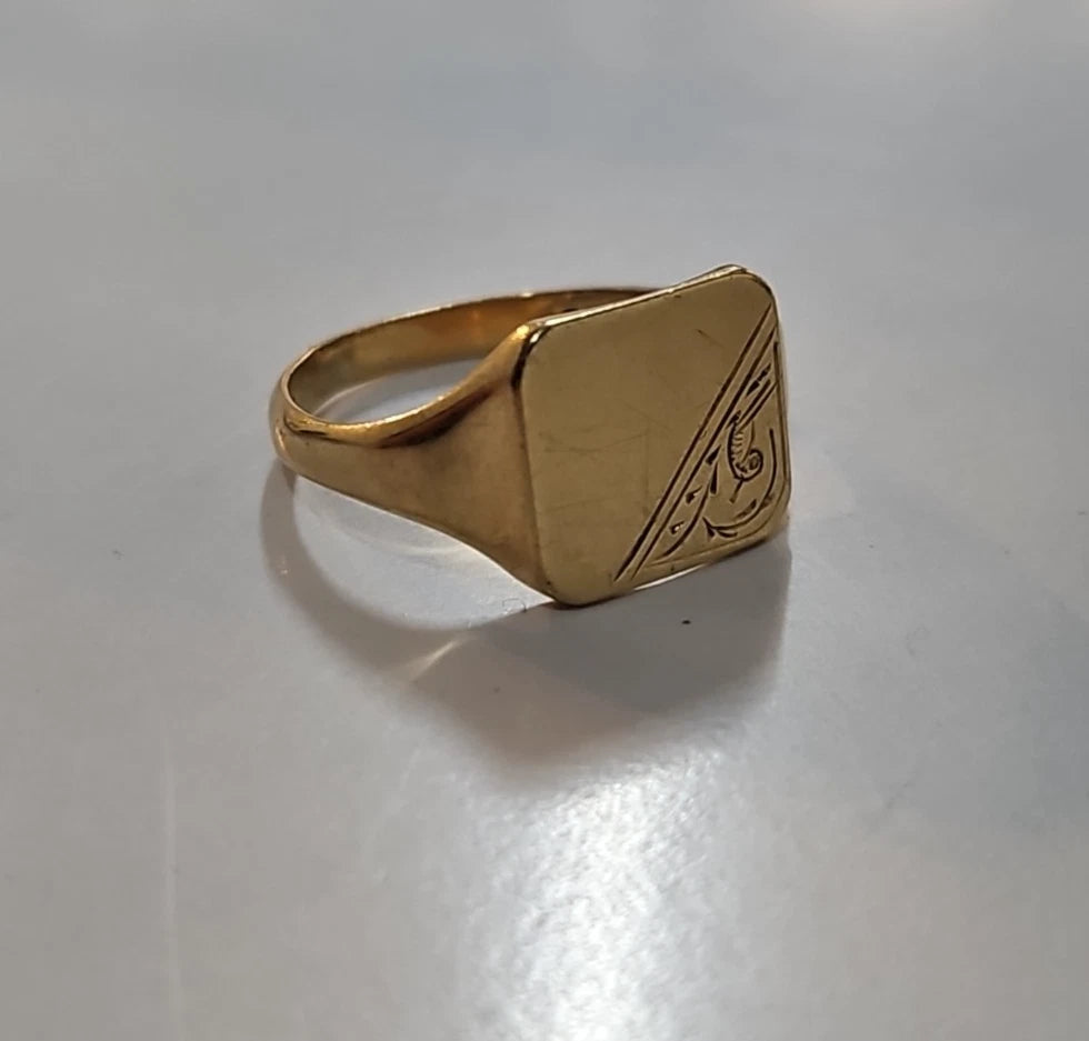 9ct Yellow Gold Square Signet Ring, Size Q