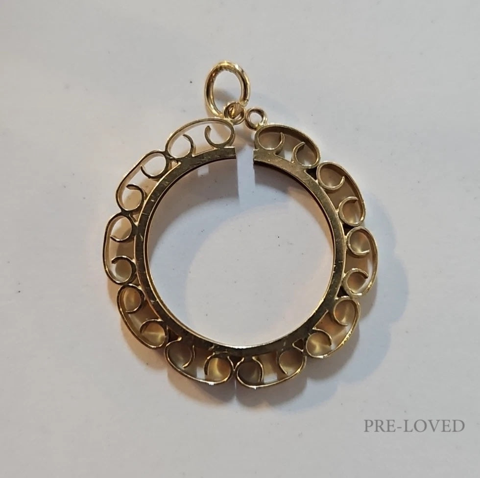 9ct Yellow Gold Full Sovereign Mount Pendant