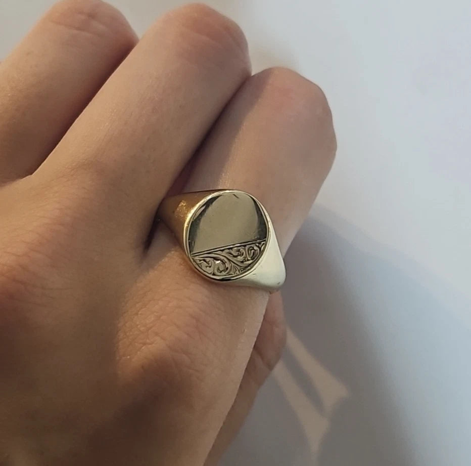 9ct Yellow Gold Patterned And Plain Oval Signet Ring, Size V