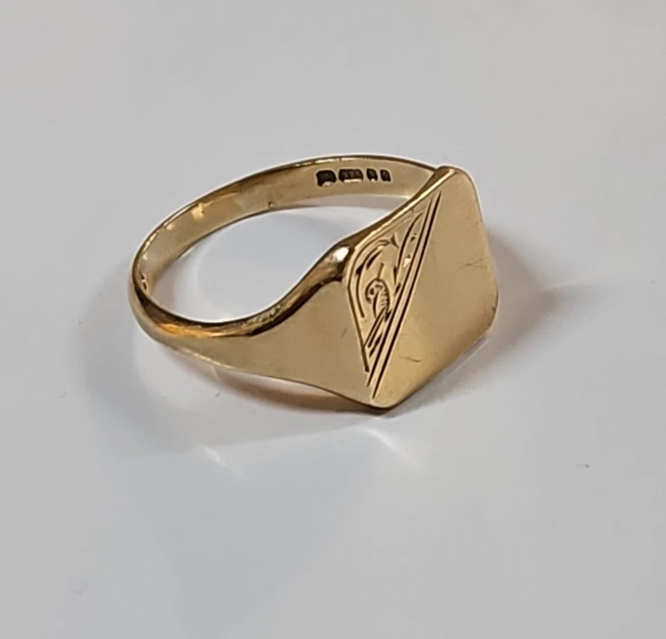 9ct Yellow Gold Square Signet Ring, Size Q