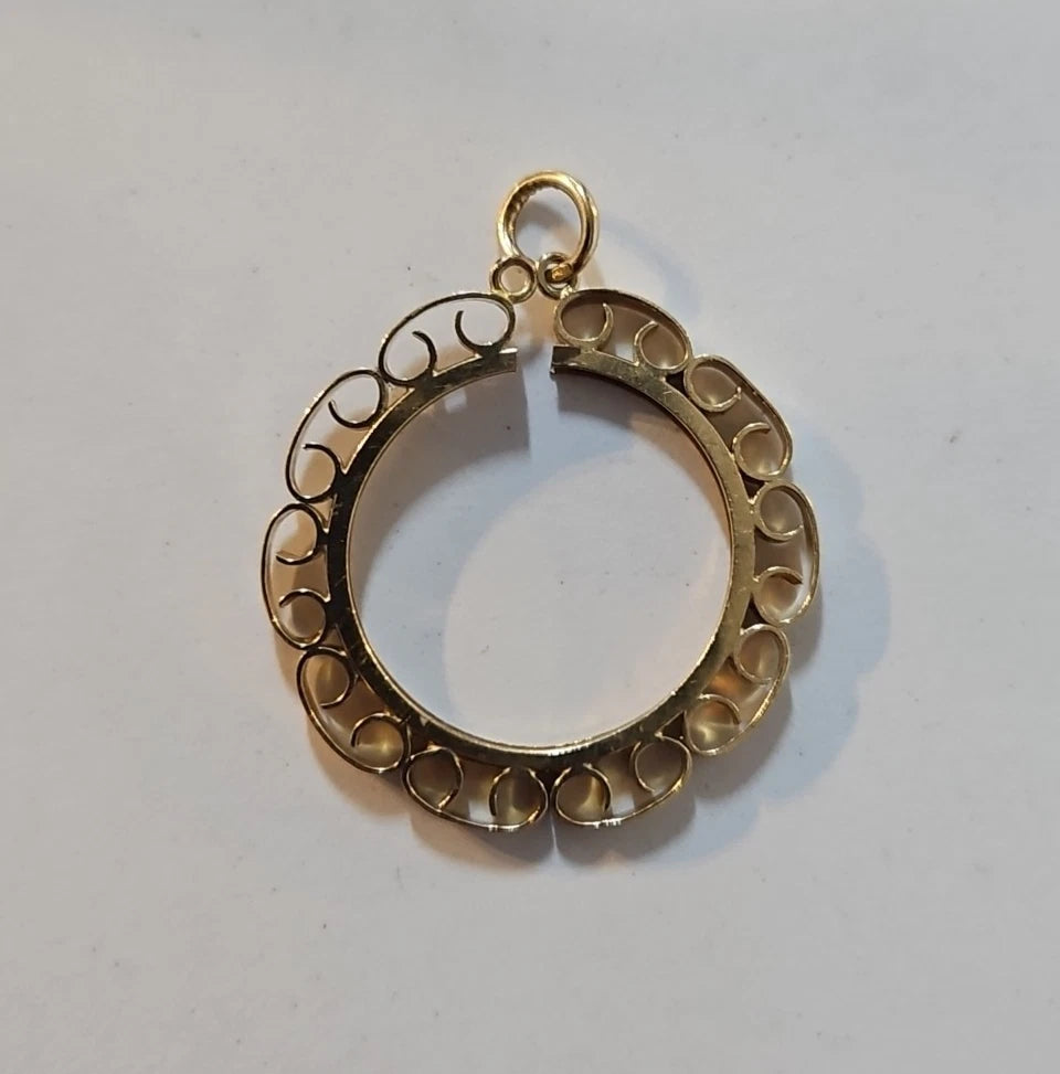 9ct Yellow Gold Full Sovereign Mount Pendant