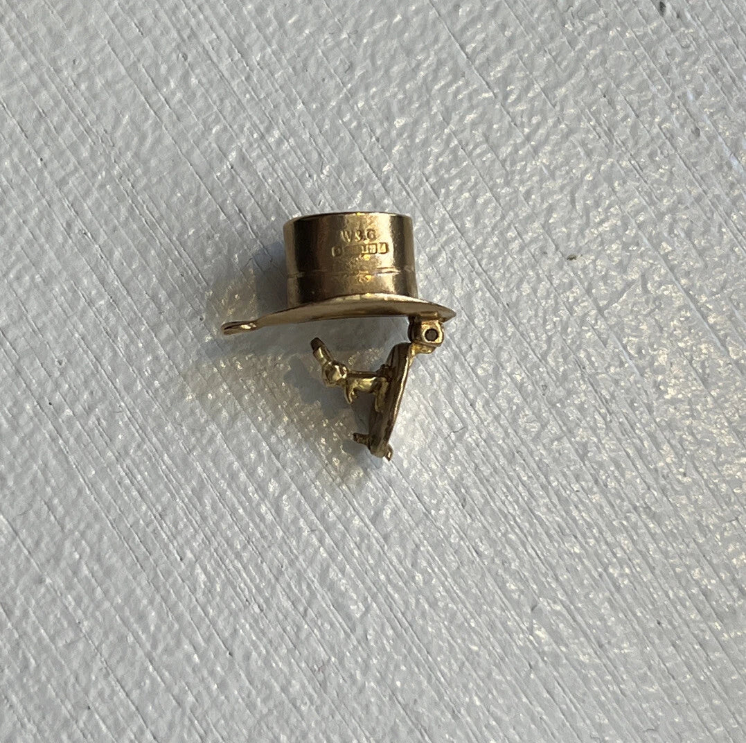 9ct Yellow Gold Rabbit in Hat Opening Charm